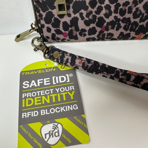 NWT TRAVELON RFID Animal Cheetah Leopard Passport Zip Around Wristlet Wallet - Picture 3 of 7